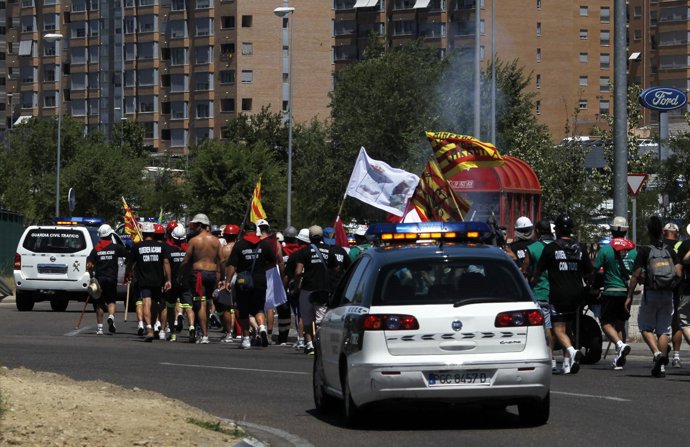 Entrada a Madrid de grupo de mineros por la carretera 