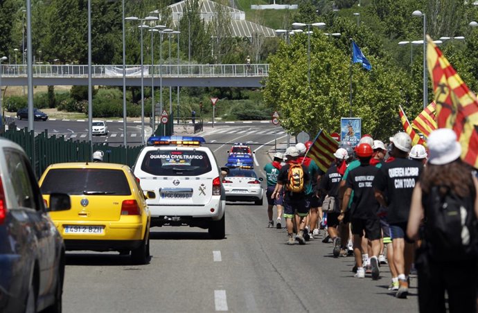 Entrada a Madrid de grupo de mineros por la carretera 