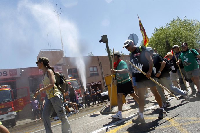 Entrada a Madrid de grupo de mineros por la carretera 