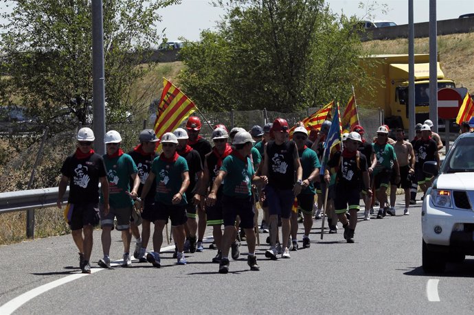 Entrada a Madrid de grupo de mineros por la carretera 