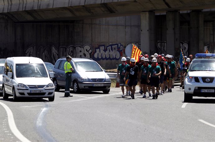 Entrada a Madrid de grupo de mineros por la carretera 