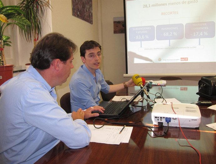 Los concejales del PSOE Óscar Puente y Pedro Herrero