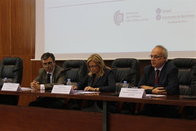 D.De Alfonso (OAC) J.Ortega (vicepta.Generalitat) E.Albertí (decano Derecho UB)