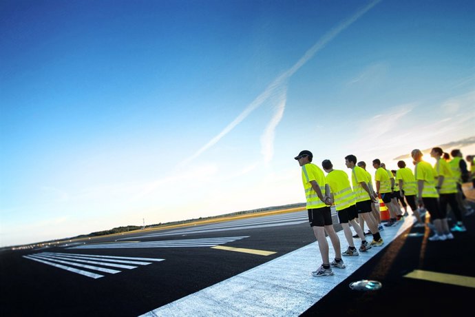 Carrera Finnair en el aeropuerto Helsinki