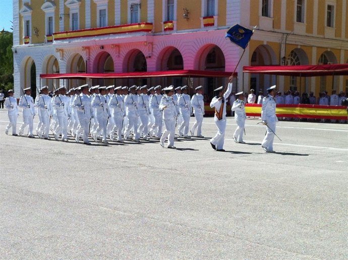 Sargentos de la Armada reciben Reales Despachos en San Fernando