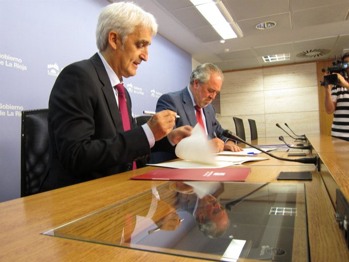 Arnáez y Nieto firman convenio para Universidad de la Experiencia