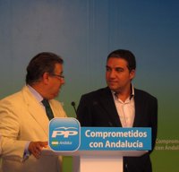 Zoido anuncia que Bendodo presidirá el Comité de Gobiernos Locales del PP-A