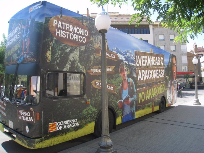 Autobús de la campaña '¿Veraneas o aragoneas? Yo aragoneo' de Gobierno de Aragón