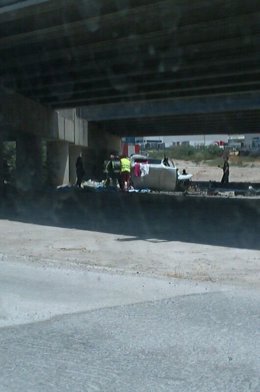 Herido de gravedad el conductor de un turismo al chocar contra un camión 