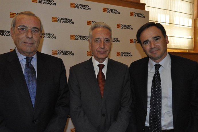 Modesto Lobón (DGA), Xavier de Pedro (CHE) y Alfredo Cajal (IAA)