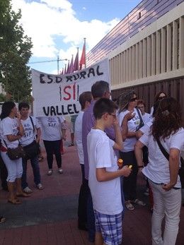 Manifestación de padres y alumnos de Vallelado (Segovia)