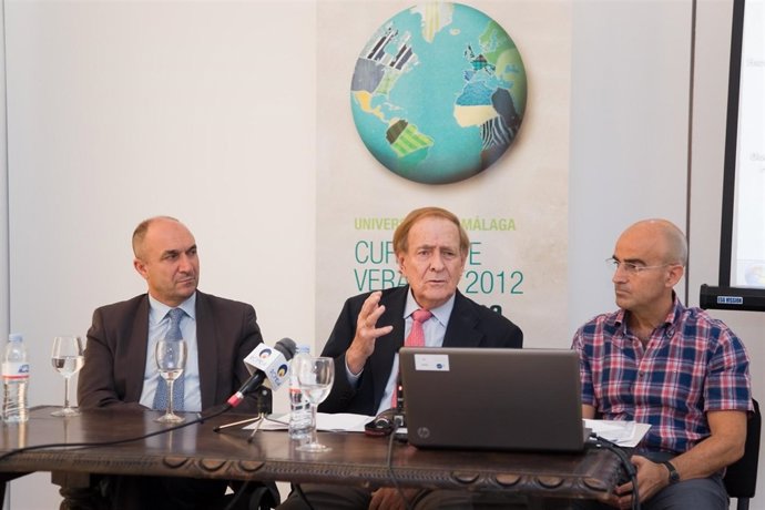 El experto Ramón Tamames durante su ponencia en los Cursos de Verano de la UMA 