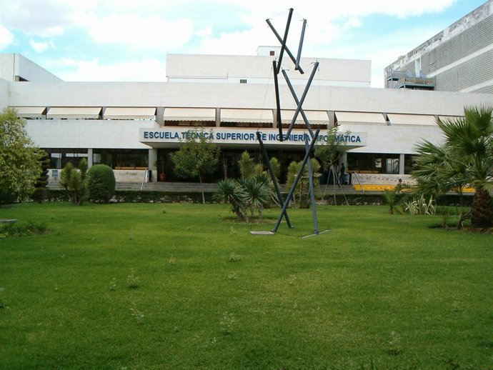 La ETS de Ingeniería Informática de la US premia sus mejores fin de carreras