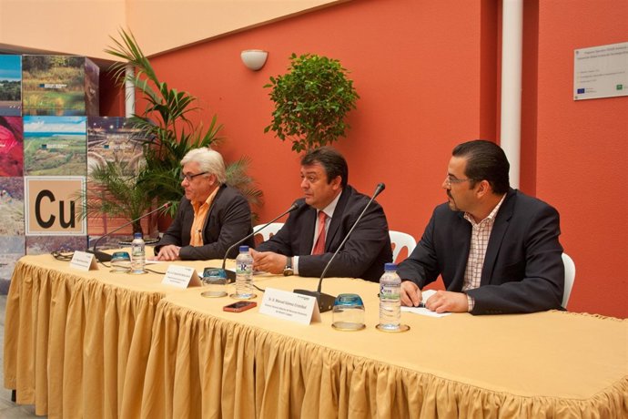 El delegado de Empleo, Eduardo Muñoz, junto con el pte de Atlantic Cooper,Miguel