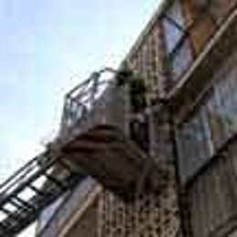 Intervención de Bomberos con escala