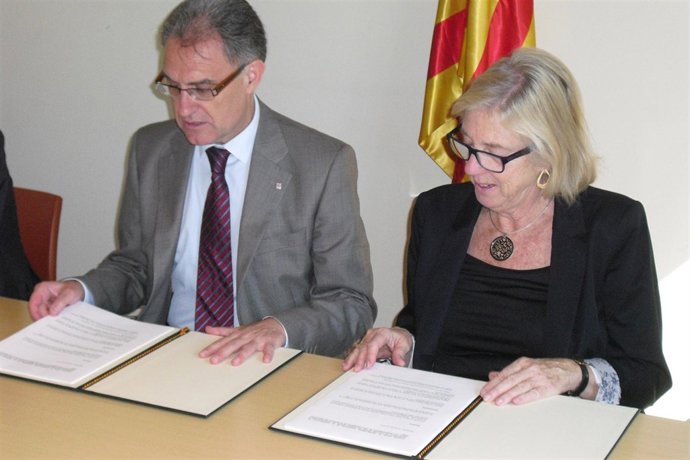 X.Gibert (Interior) y N.Carrera (Colegio de Trabajo Social)