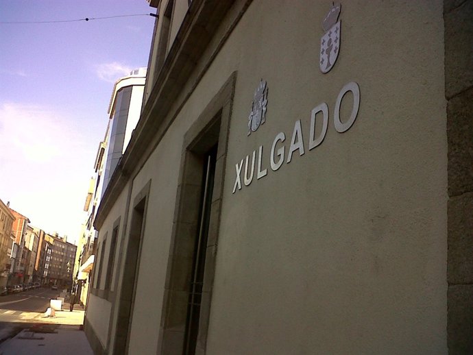 Exterior del Juzgado de Arzúa (A Coruña)