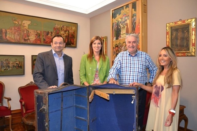 Donación de un baúl de la artista Raquel Meller al Ayuntamiento de Tarazona