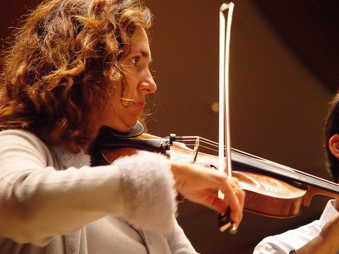La Concertino De La Orquesta Anabel García Del Castillo