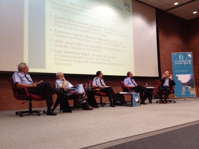 Expertos Y Policías Debaten Sobre Seguridad En La Escuela De Verano Del ISPC