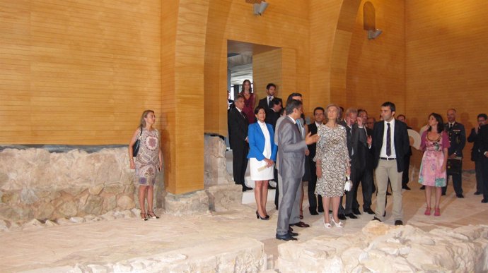 La Reina visita junto al ministro Soria y Valcárcel el Parador de Lorca