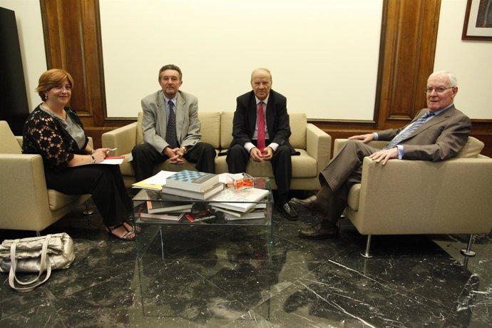 Reunión Mantenida Entre La AVL Y El Instituto Cervantes