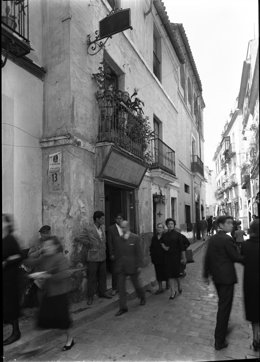 Fotografía De Antonio Palau De La Calle Feria, En Sevilla, En El Año 1949
