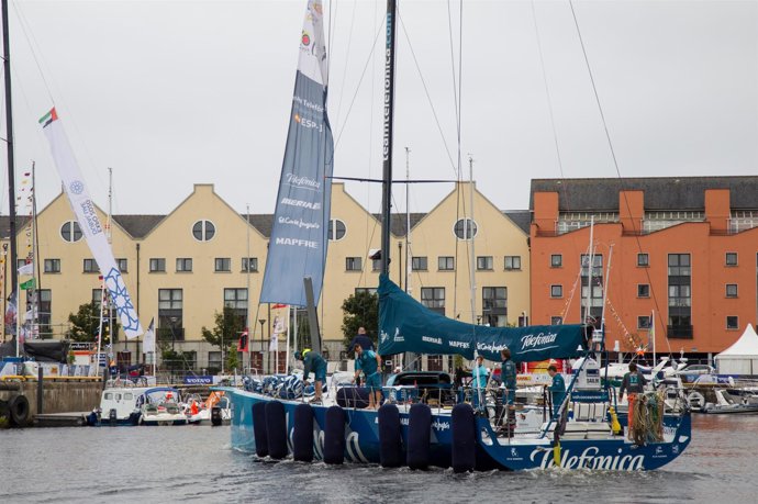 El "Telefónica" a su salida de Galway rumbo Palma de Mallorca, España./ "Telefón