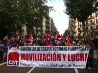 Cientos de personas protestan en Barcelona contra los recortes de Rajoy