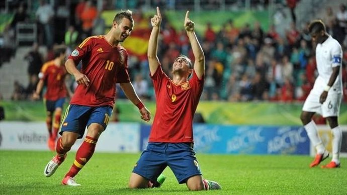 La selección Sub-19 española celebra el pase a la final del Europeo