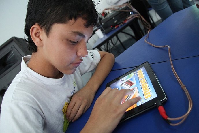 Niño con 'tablet'