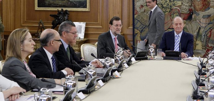 Rey preside el Consejo de Ministros en Zarzuela