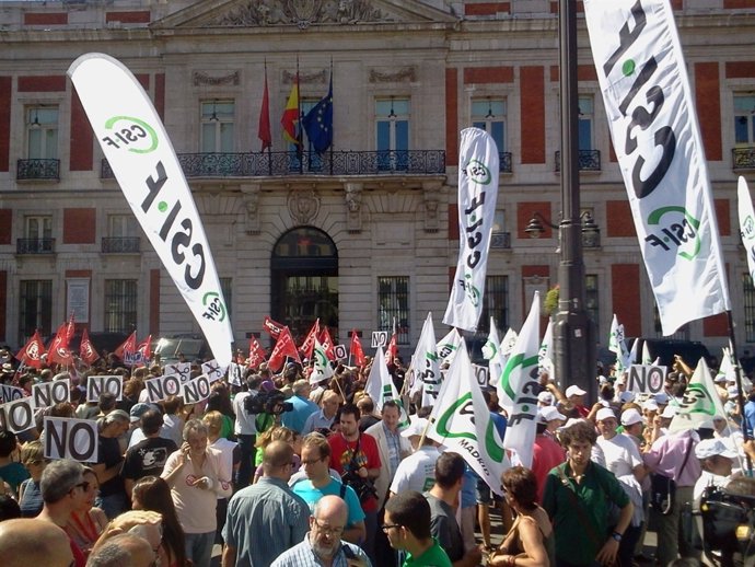Concentración de funcionarios en la Puerta del Sol