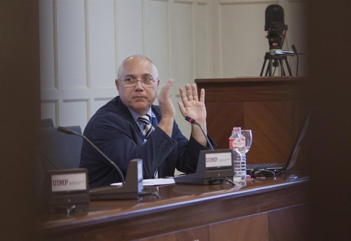 Juan Juliá, vicepresidente de la CRUE