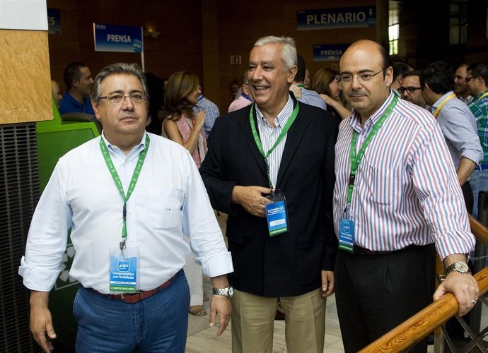 Zoido, Arenas y Pérez visitan las instalaciones del Congreso Regional del PP-A