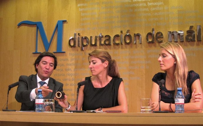 Mata, Bernal y Cid con una tubería en mal estado