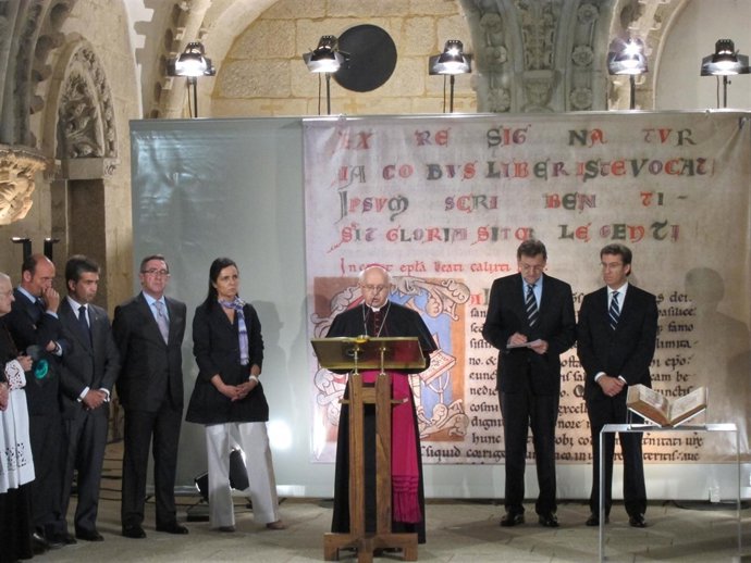 El Arzobispo De Santiago, Julián Barrio, En La Entrega Del Códice