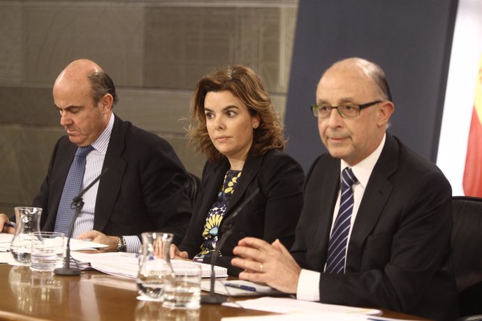 Guindos, Santamaría y Montoro tras el Consejo de Ministros