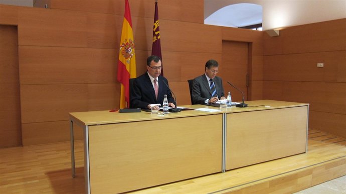Los consejeros Ballesta y Bernal en rueda de prensa