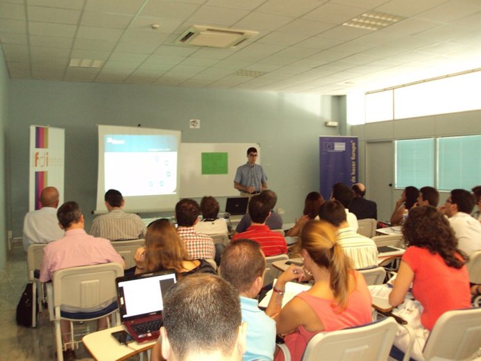 Encuentro organizado por la EOI sobre proyectos de alojamiento en la "nube"