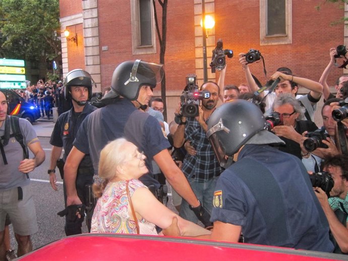 Una de las detenidas en Ferraz durante la marcha contra los recortes