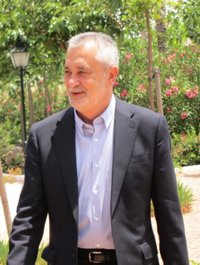 Griñán, "orgulloso" de la democracia de los congresos provinciales, pide al PSOE-A que siga por esa senda