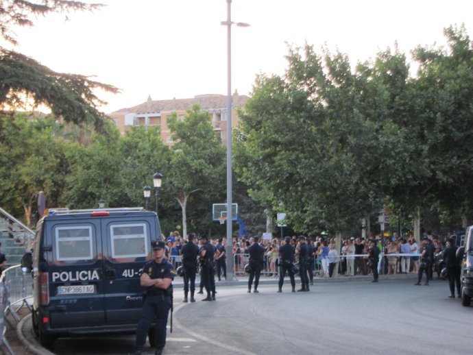 Concentración frente al Congreso del PP-A