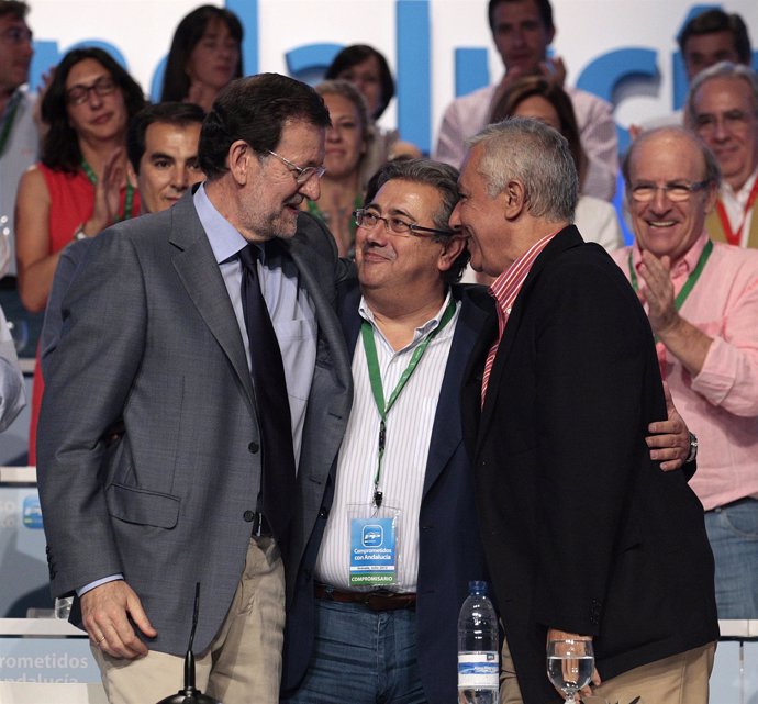 Juan Ignacio Zoido con Mariano Rajoy y Javier Arenas