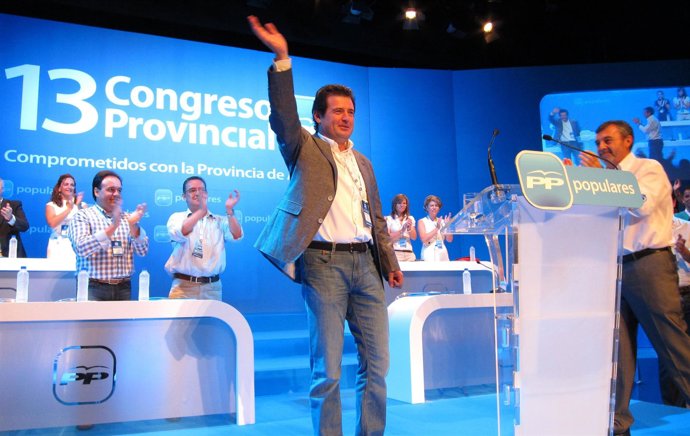 Císcar Saluda Al Auditorio En El XIII Congreso Provincial Del PP De Alicante