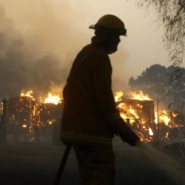 14 muertos y 100 casas destruidas por los incendios del sureste de Australia