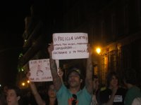 La manifestación de los funcionarios de anoche contra los recortes se salda con un detenido