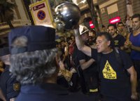 Un detenido en la manifestación de los funcionarios contra los recortes 