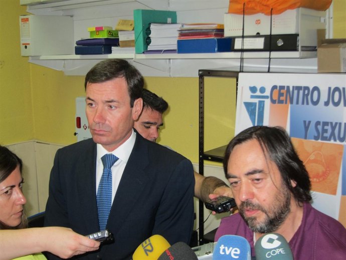 Gómez tras un encuentro con la Federación Estatal de Planificación Familiar