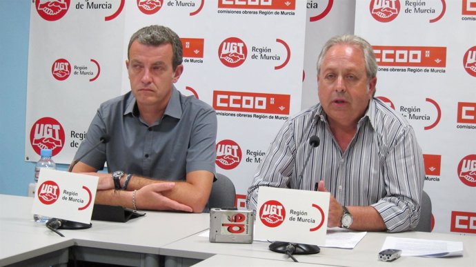 Daniel Bueno de CCOO y Antonio Jiménez de UGT en rueda de prensa